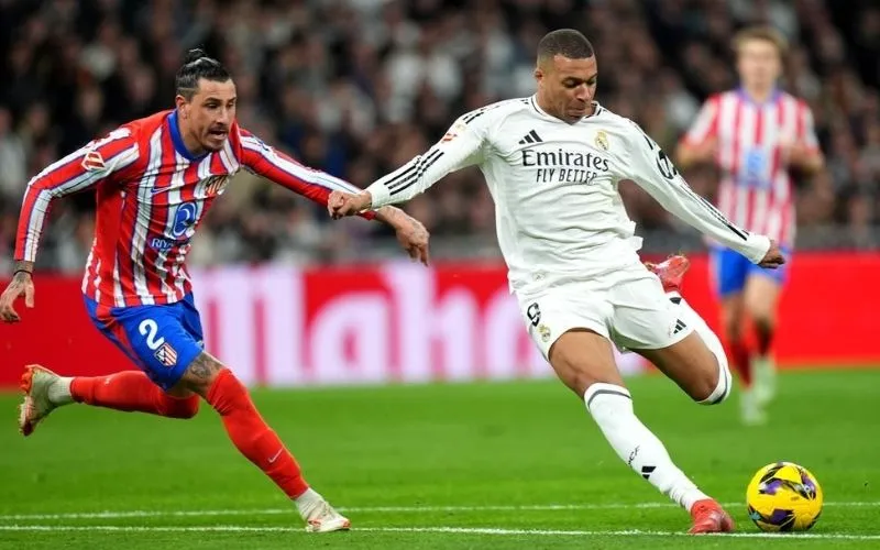 Atlético de Madrid có lợi thế sân nhà nhưng sẽ phải đối diện với áp lực lớn khi Real Madrid duy trì phong độ hủy diệt
