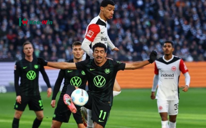 Köln phá hỏng sinh nhật Wolfsburg bằng bàn thắng muộn nhất lịch sử Bundesliga