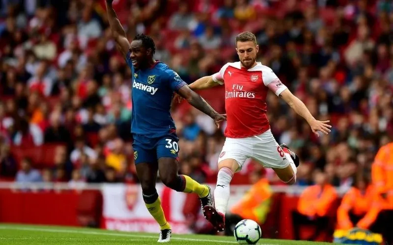 Arsenal được đánh giá nhỉnh hơn và nhiều khả năng sẽ tận dụng tốt lợi thế sân nhà để giành trọn 3 điểm