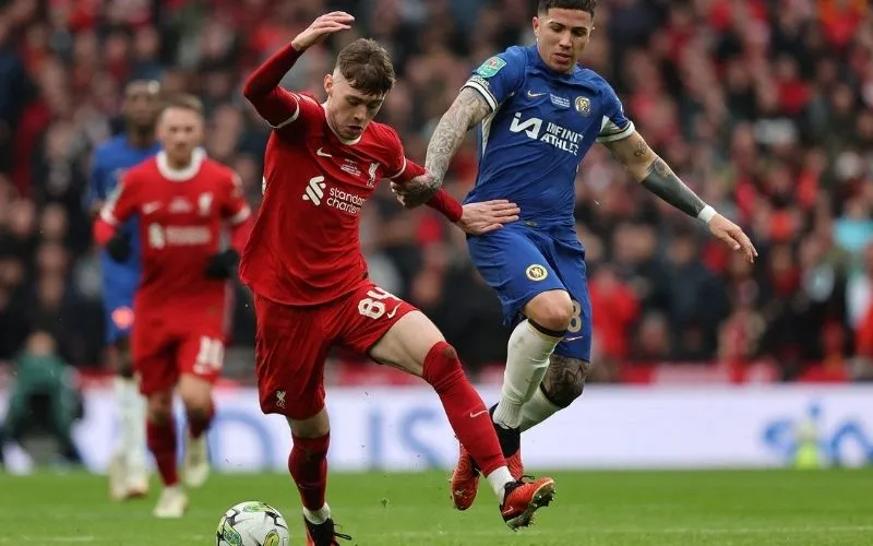 Chelsea và Liverpool thường xuyên tạo nên những màn so kè căng thẳng